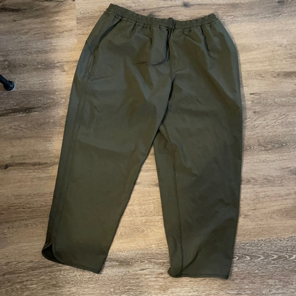Lululemon size 10 drawstring Capri loose fit